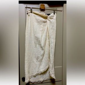 Zara cream colored rouched skirt with slit XS